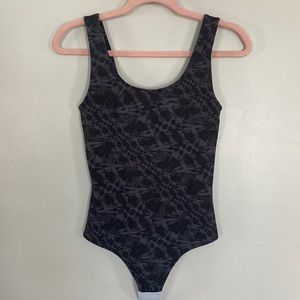 Express Body Contour Scoop Neck Bodysuit - Black & Grey - XS